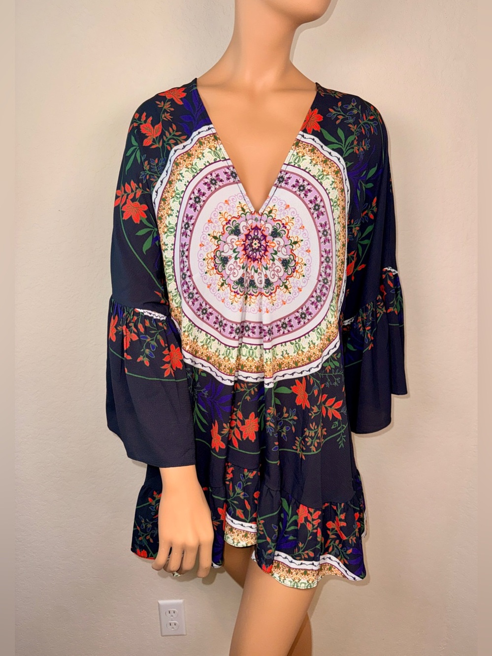 NWT Umgee Boho Medallion Floral Tunic Top/Dress Bell Sleeve V Neck M